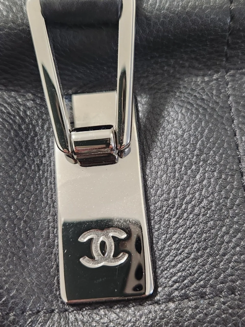 CHANEL Tote - Picture 12 of 16